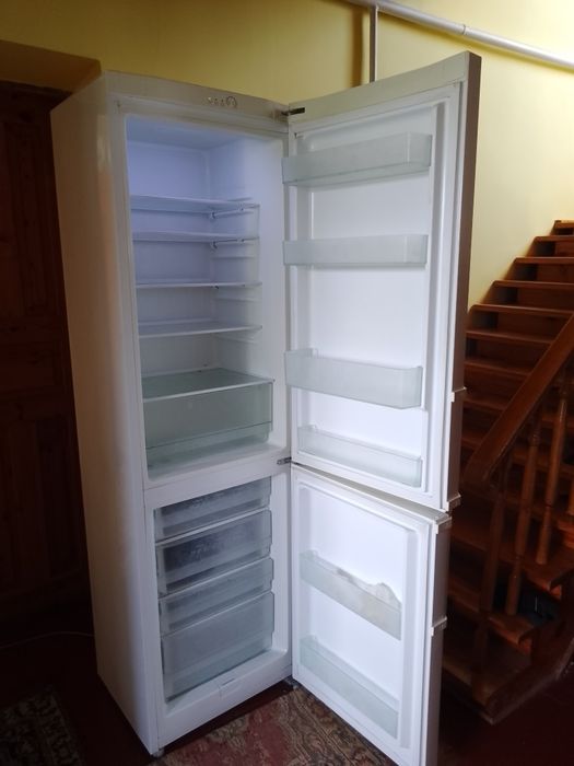 Холодильник Samsung