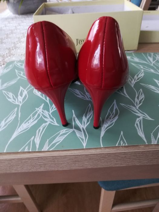 Szpilki czerwone lakierowane