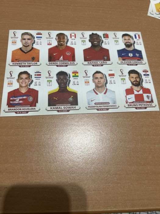 Tenho 80 cromos Update Sticker do mundial do Catar 2022
