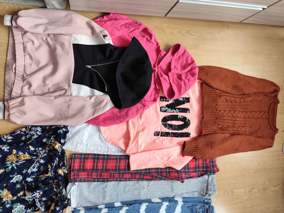 Ubrania dla dziewczynki 140/148