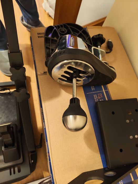 Thrustmaster T248 (Volante + Pedais) + Thrustmaster TH8A Shifter Gearbox