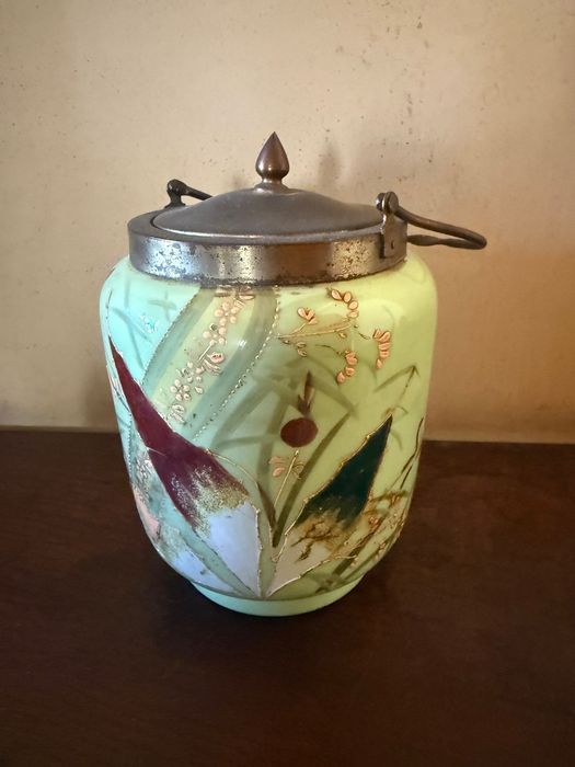 Biscoiteira antiga em vidro verde pintado à mão – c. 1890/1910