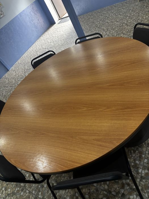 Стіл з натурального дерева