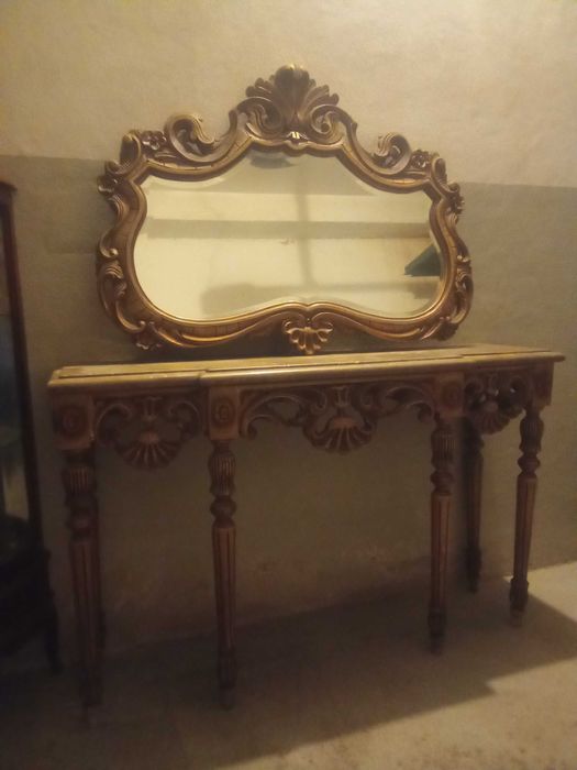 Credência e espelho