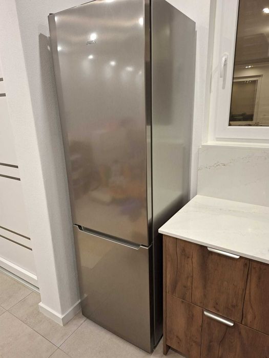 Oportunidade: Frigorífico Combinado Zanussi 366L (Novo, nunca usado)