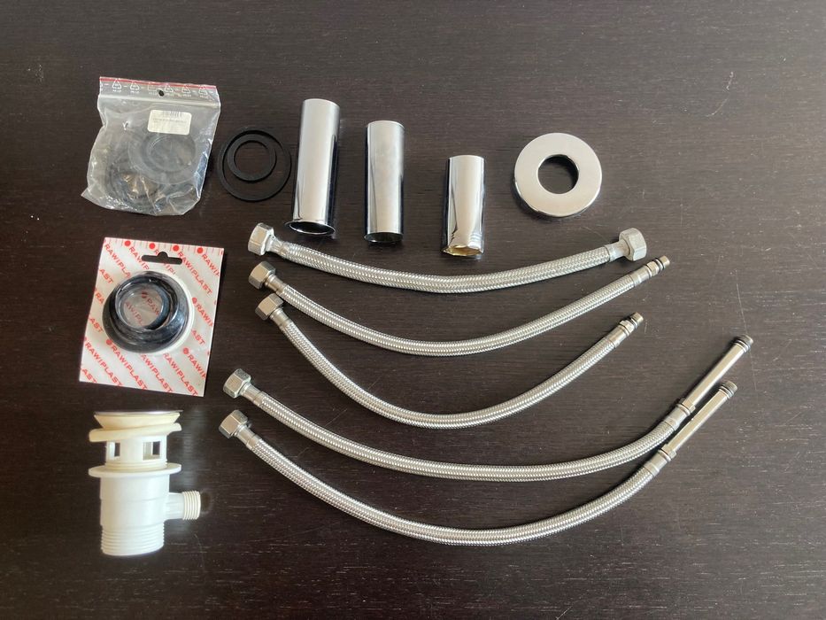 Węże przyłączeniowe / węże do baterii / uszczelki syfonu / hydraulika