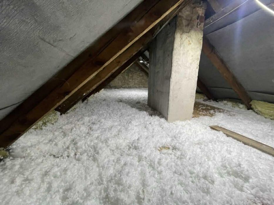 Docieplanie poddaszy – wdmuchiwanie celulozy, wełny i styropianu