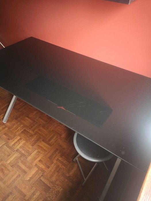 Mesa ou Secretária com tampo de vidro fumado C140xL70xA70