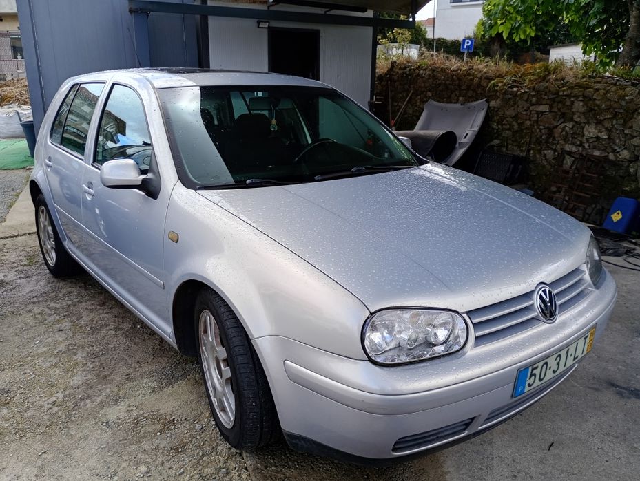 Volkswagen- golf -4 .