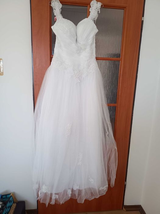 Suknia ślubna na ramiączkach rozmiar 36 do 40