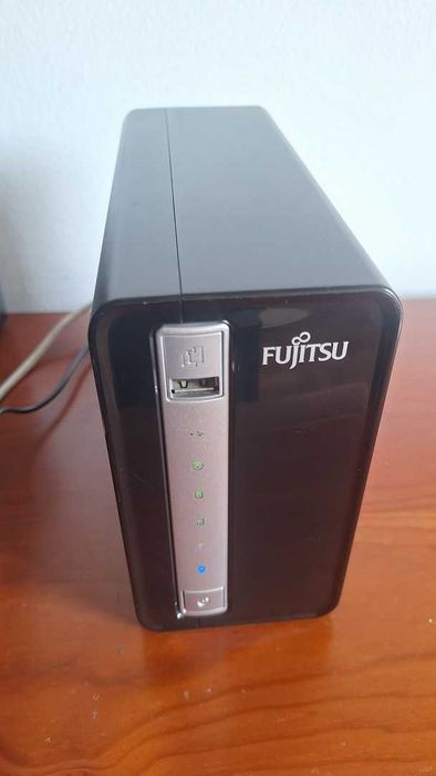 NAS Server Fujitsu Celvin Q700 com 2 discos de 1TB