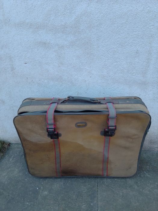 Валізи різних розмірів