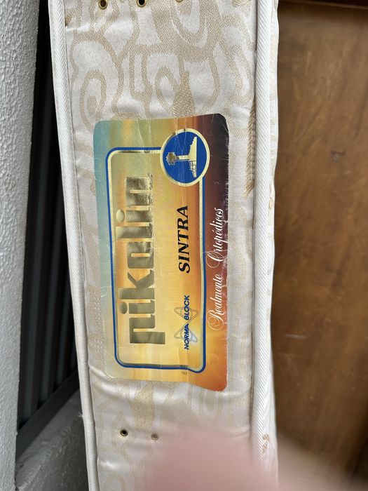 Vendo estrado e colchao como novo