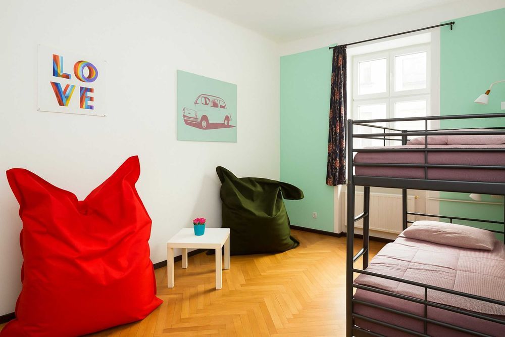 Голосійвський район! Хостел біля метро Голосіївська