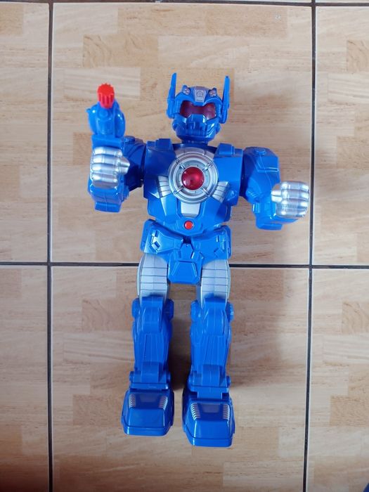 Robot wydaje dźwięki i świeci