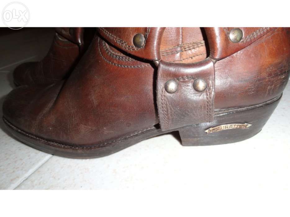 Botas de cano em pele