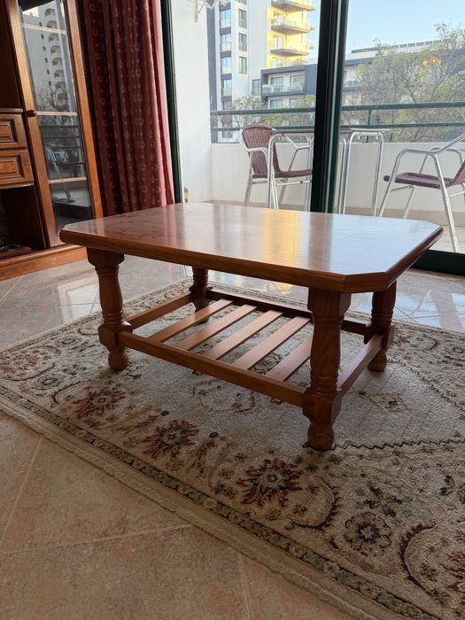 Mesa de centro em madeira (em excelente estado)