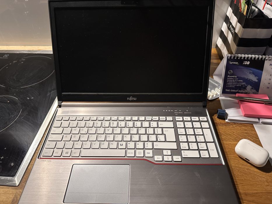 Fujitsu LifeBook E756