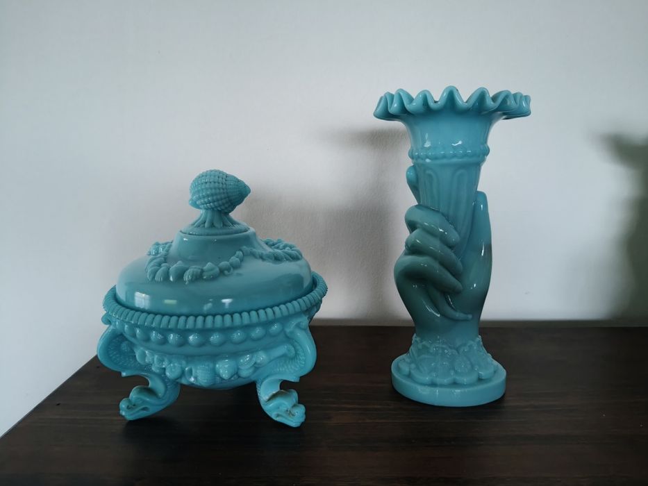 Peças em vidro opalino azul