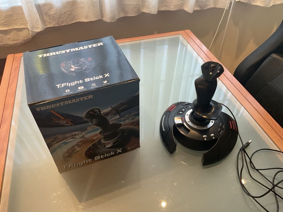 Thrustmaster T.Flight Stick X PS3 e PC