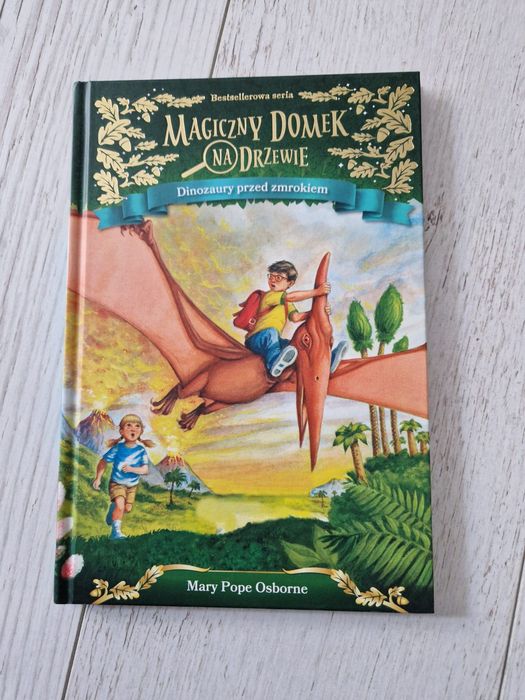 Dinozaury przed zmrokiem. Magiczny domek na drzewie. Tom 1