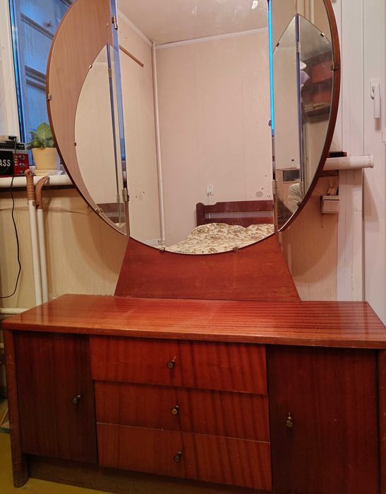 Трюмо Германия. Трельяж. Круглое зеркало. Косметический комод.