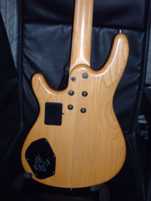 Baixo Yamaha TRB 4
