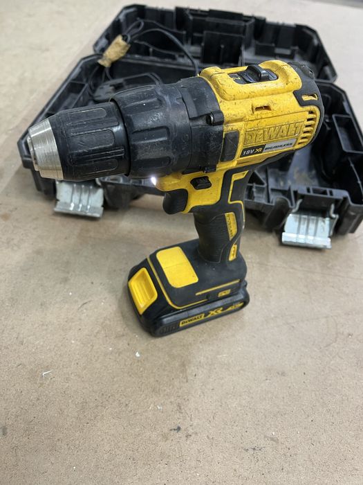 Шуруповерт Dewalt DCD777