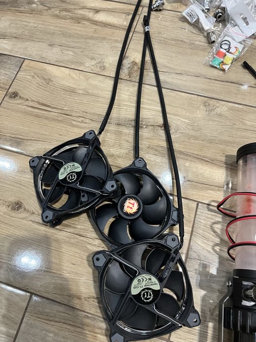Zestaw chłodzenia wodnego PC Thermaltake – custom loop