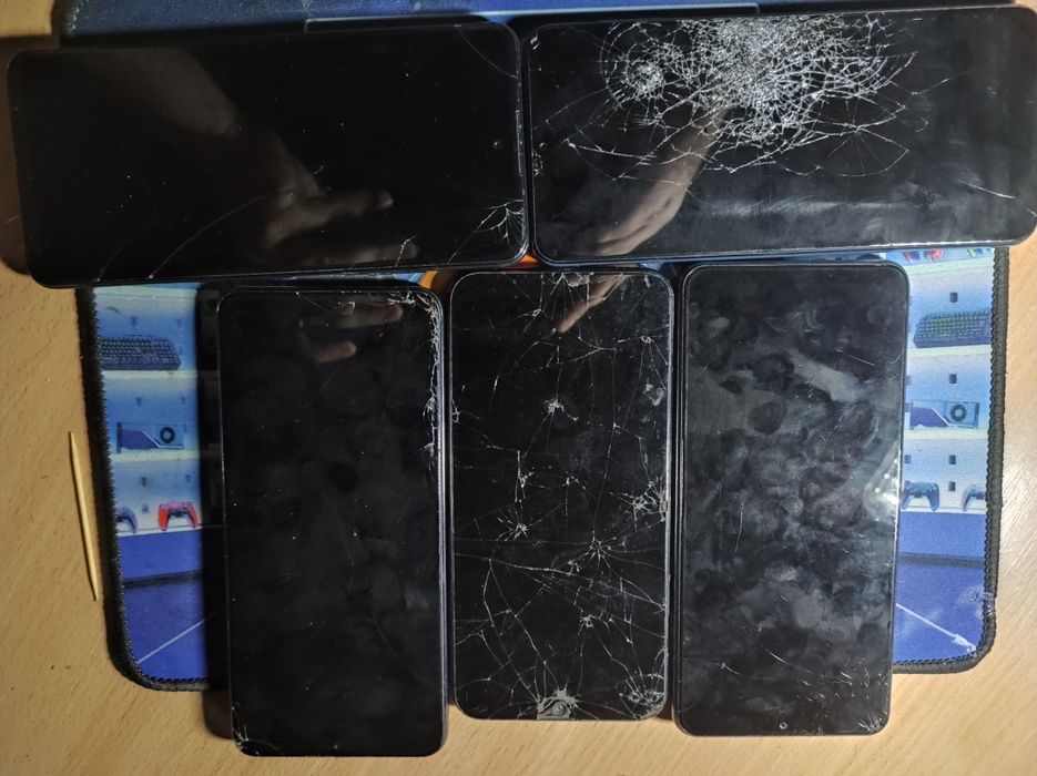 Телефони під відновлення або запчастини