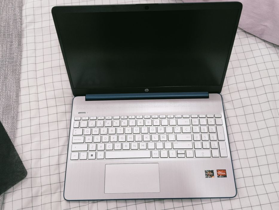 Portátil HP 15s - Rysen 7 5700, 16Gb, 1Tb SDD, FHD
