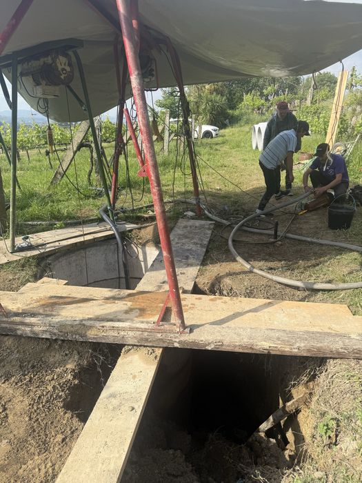 Limpezas de poços/ apronfundamento/ poços novos