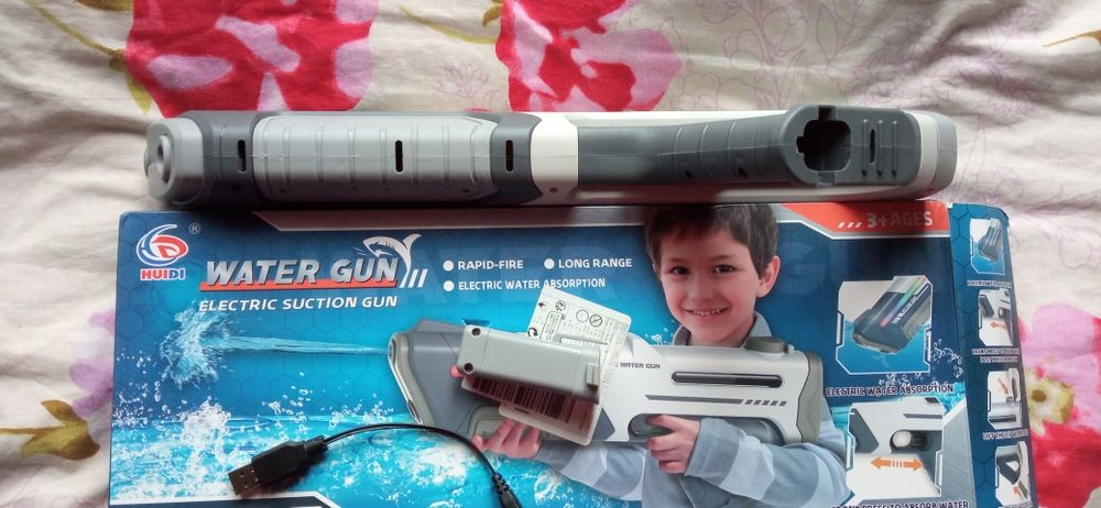 Детский водяний пістолет.