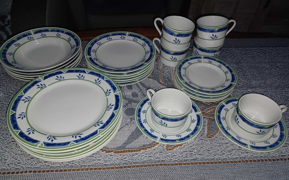 Serwis obiadowy i kawowy komplet talerze filiżanki cena za całość