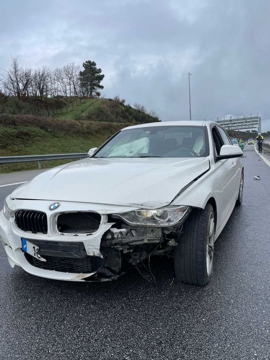 BMW 318D PACK M Acidentado