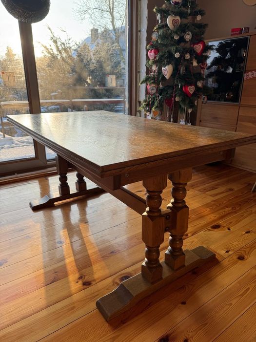 Rozkładany stół dębowy