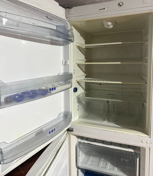 Frigorifico combinado whirlpool . Faço a entrega