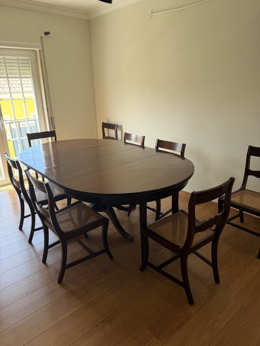 Vendo Conjunto Mesa de Jantar e Cadeiras de Palhinha