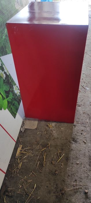 Szafka metalowa czerwona