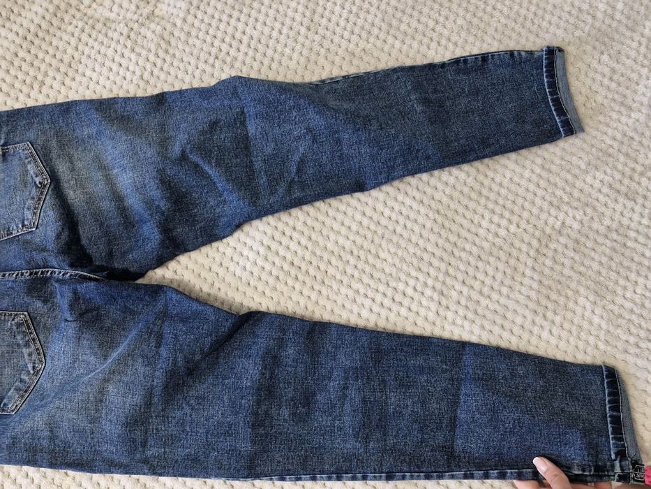 Новые джинсы с ремнем