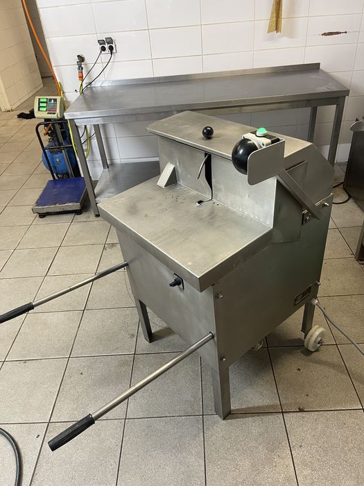 Petelkownica do miesa wilk mieszalka   , maszyna zakladajaca pętelki