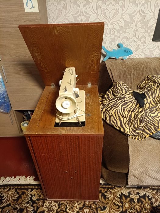 Швейная машинка чайка 123м