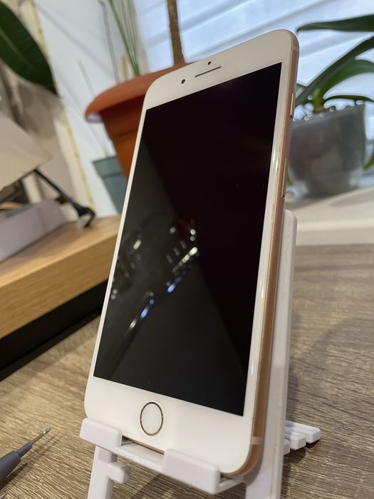 Apple iPhone 8 Plus 64GB Gold — Neverlock, АКБ 100%, отличное состояние 9/10