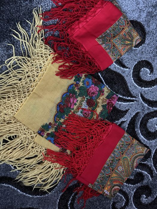 Розподаж  Українська хустка з тороками, бахрамою, парчею