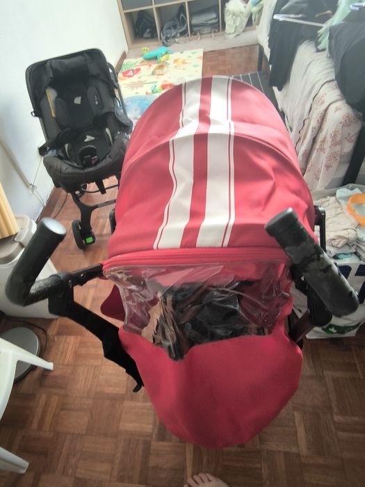 Vendo carrinho de bebé da marca mini
