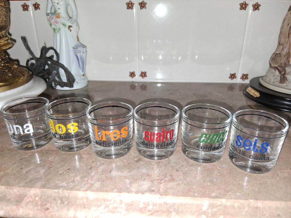 Coleção de copos de whiskey