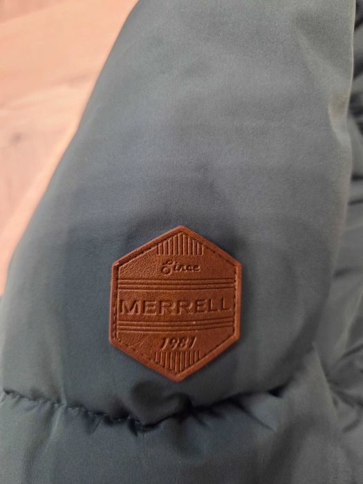 Продам зимову куртку MERRELL
