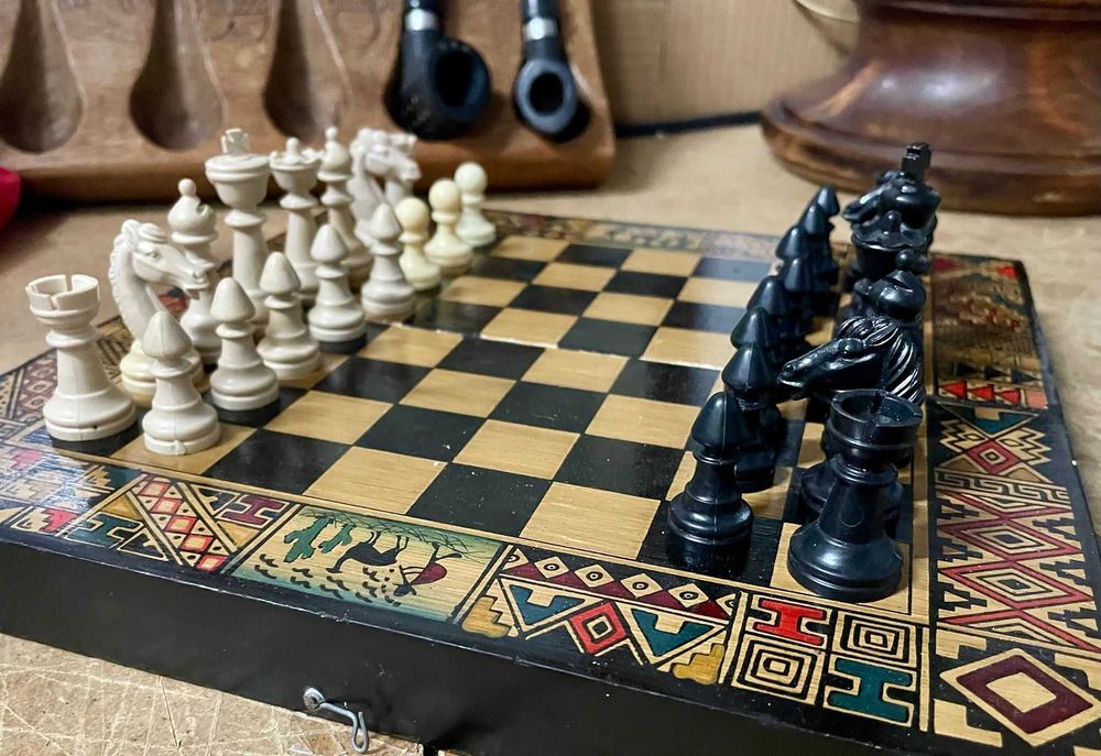 Jogos e tabuleiros de Xadrez antigos e vintage