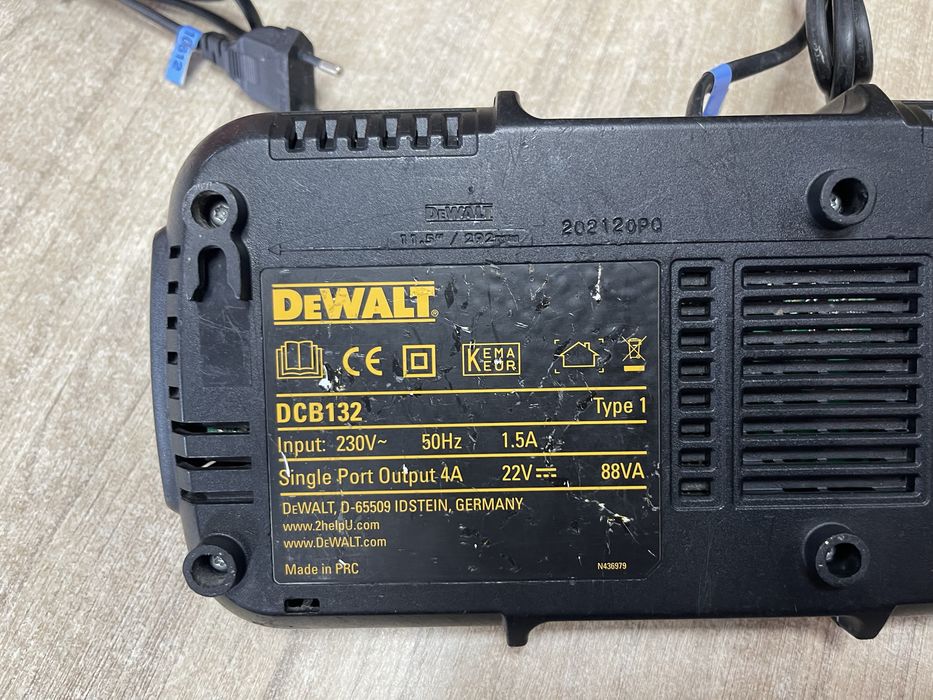 Dewalt DCB132 / зарядний пристрій Девольт на два порти