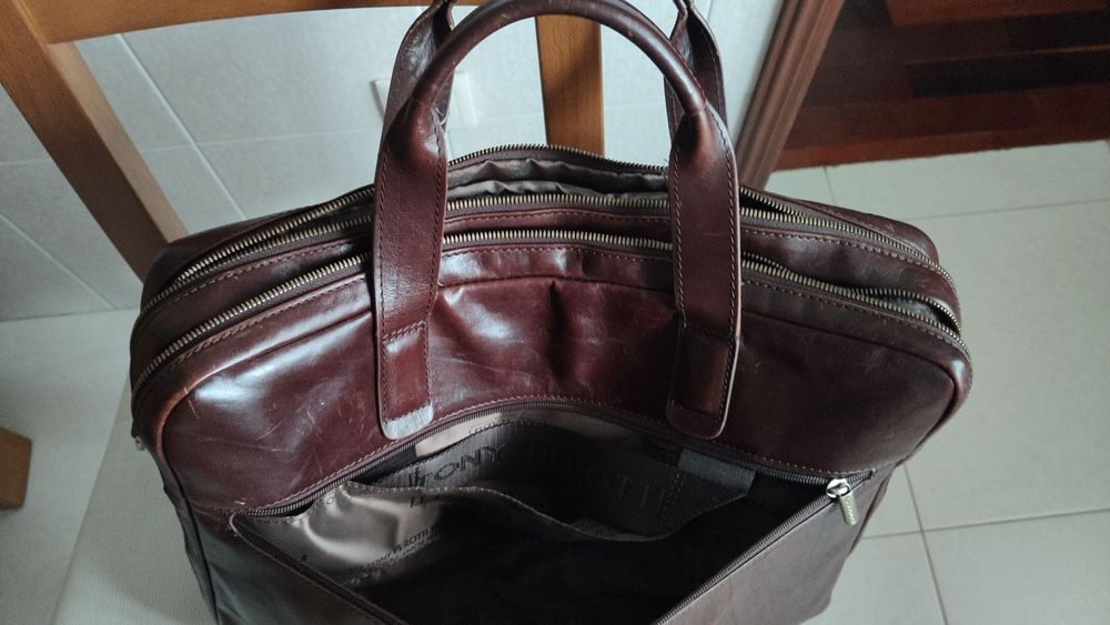 Pasta em Pele Tony Perotti